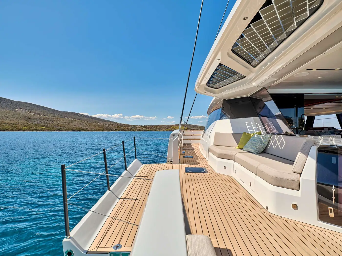 Thira 80 AD ASTRA – Side deck balcony