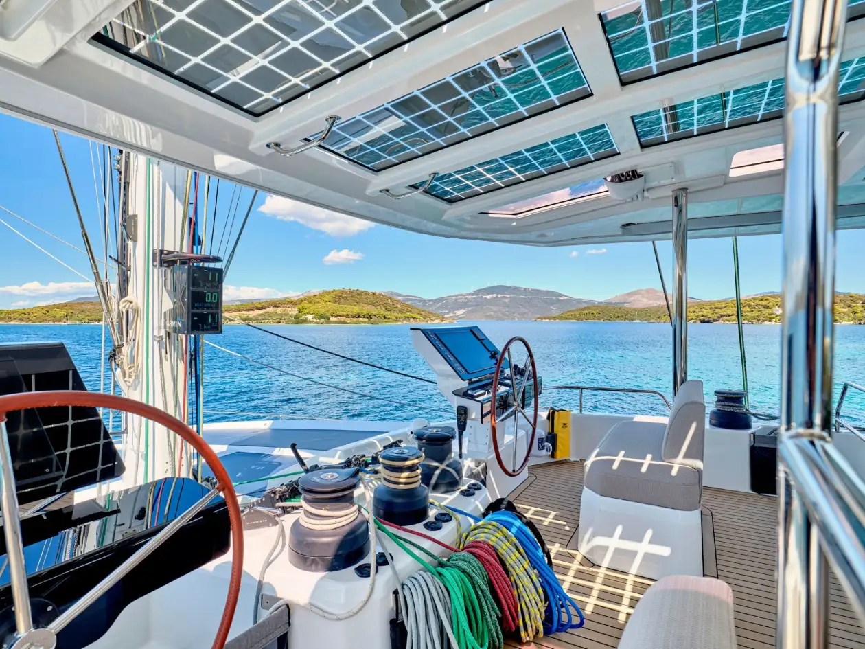 Thira 80 AD ASTRA – Flybridge helm