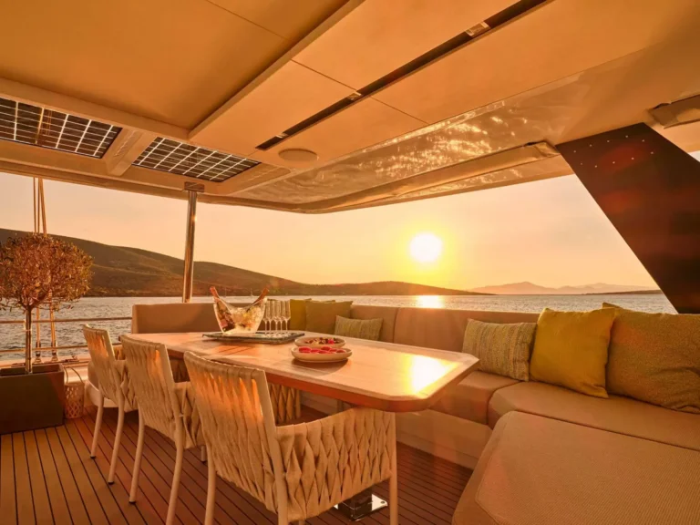 Thira 80 AD ASTRA – Flybridge sunset dining