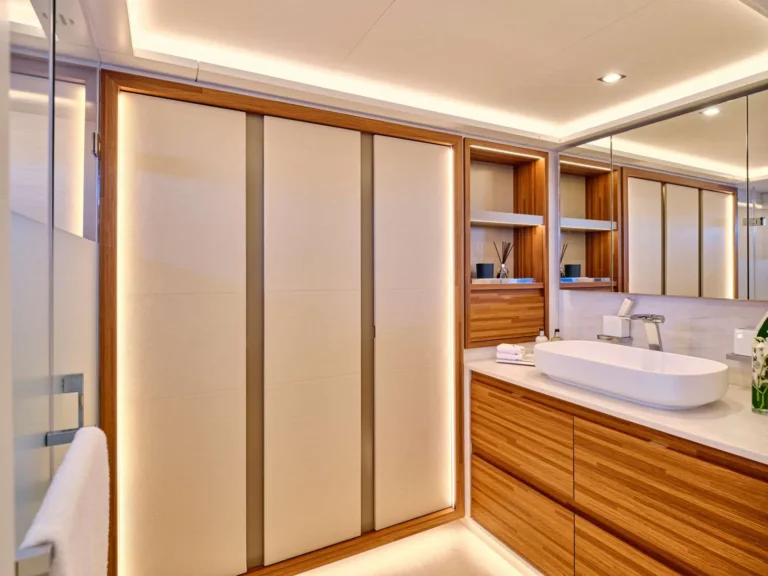 Thira 80 AD ASTRA – Master bathroom