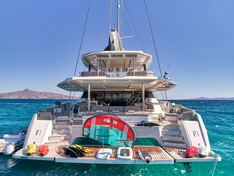 Thira 80 ALOIA 80 – Stern and water toys