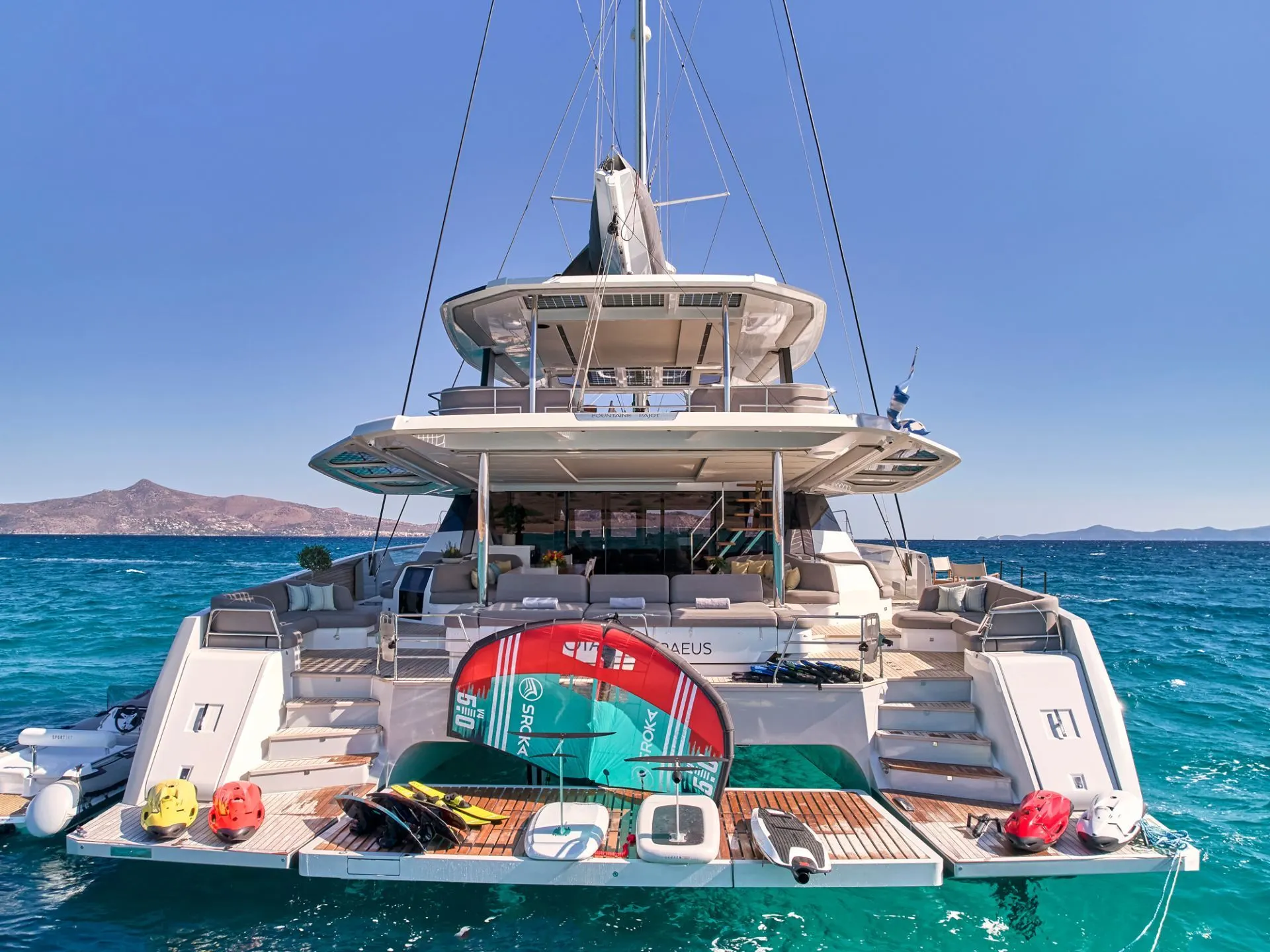 Thira 80 ALOIA 80 – Stern and water toys