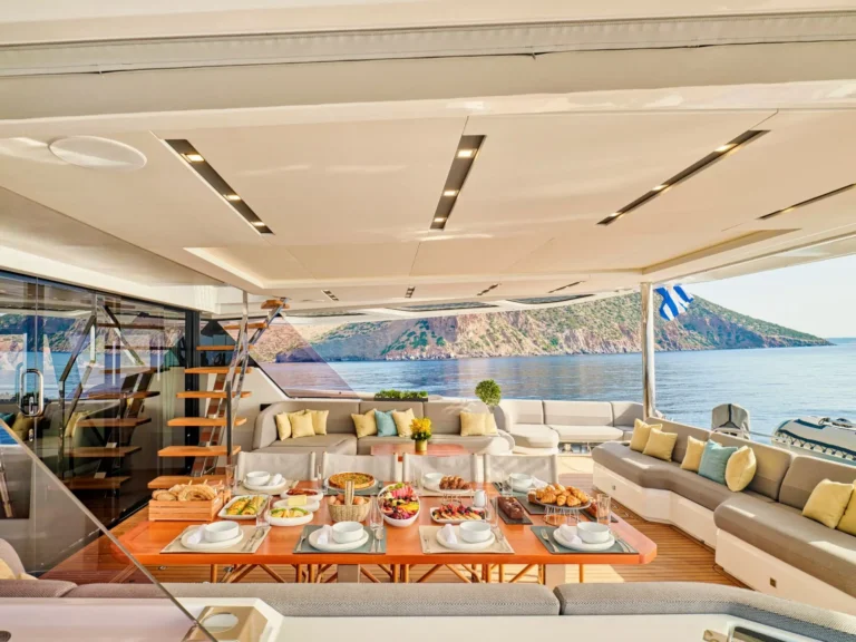 Thira 80 ALOIA 80 – Aft deck dining set