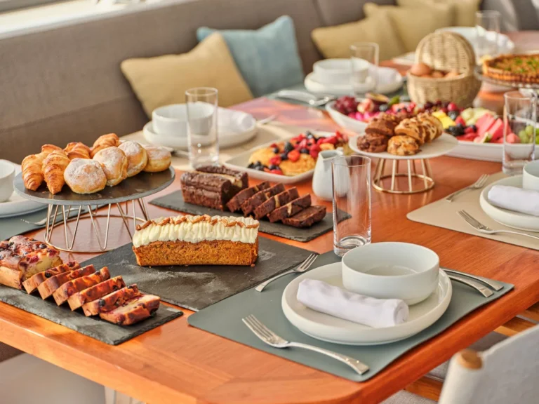 Thira 80 ALOIA 80 – Breakfast spread