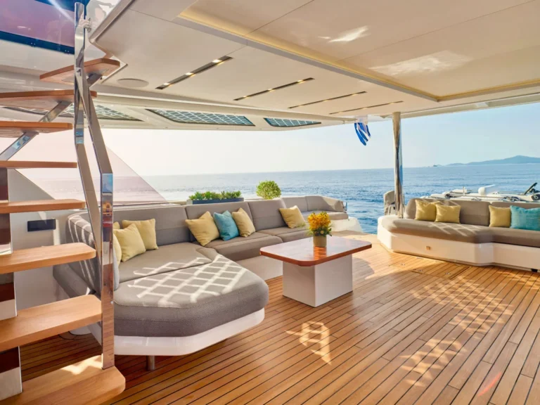 Thira 80 ALOIA 80 – Cockpit lounge