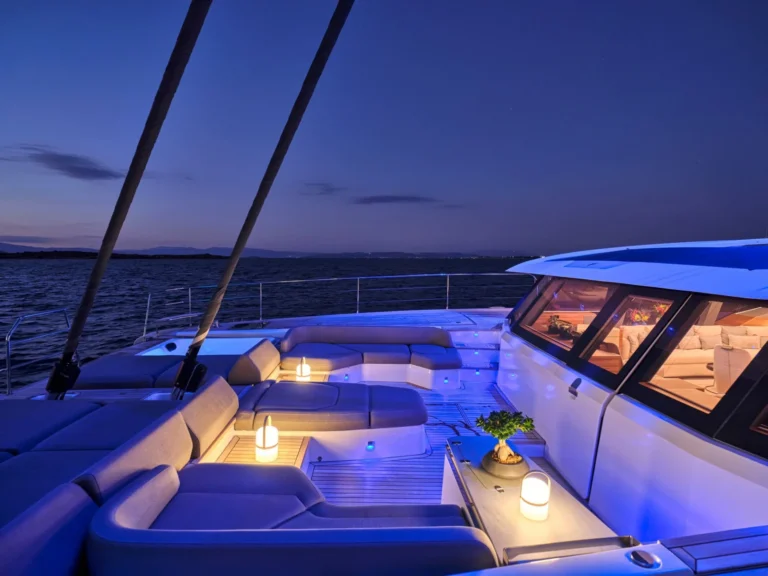Thira 80 ALOIA 80 – Foredeck by night