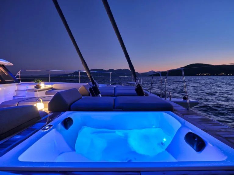 Thira 80 ALOIA 80 – Foredeck Jacuzzi by night