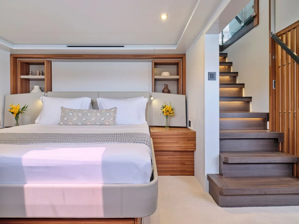 Thira 80 ALOIA 80 – Owner’s suite bed