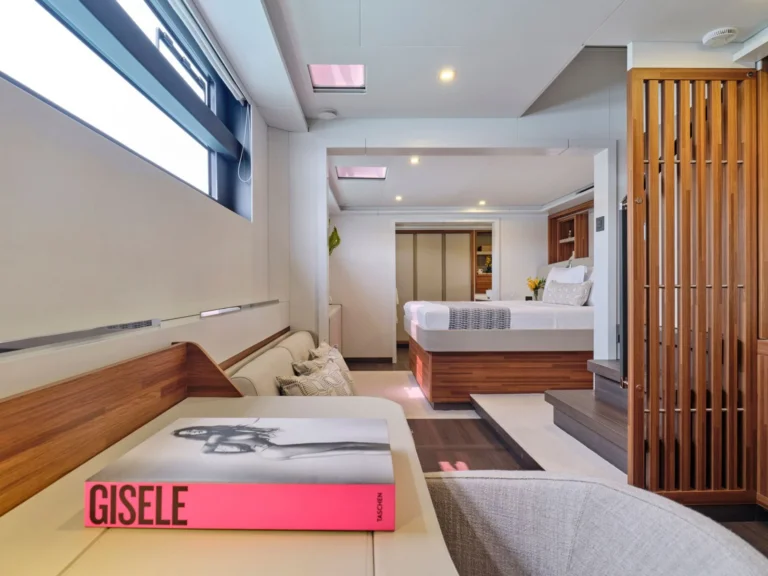 Thira 80 ALOIA 80 – Owner’s suite lounge