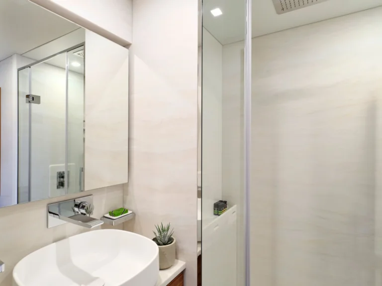 Thira 80 ALOIA 80 – Guest bathroom