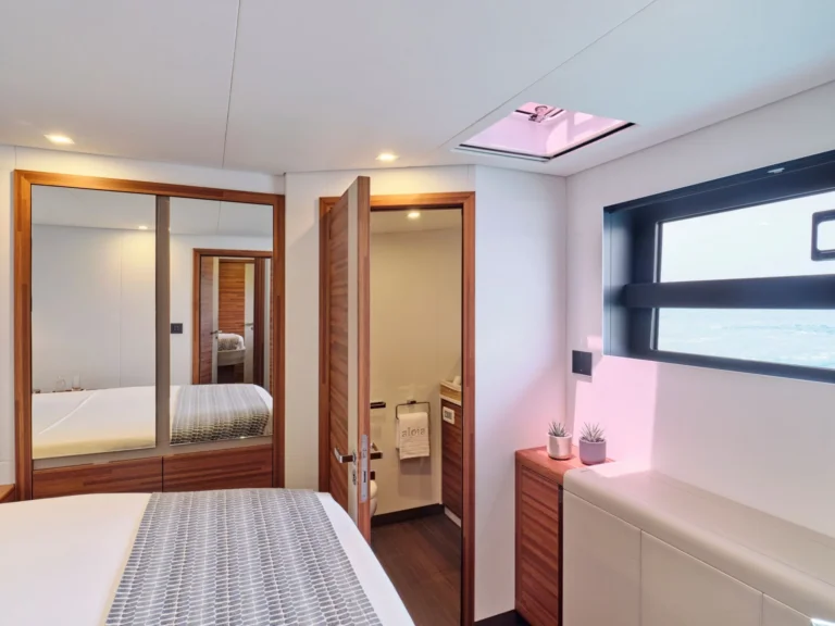 Thira 80 ALOIA 80 – Cabin with en-suite