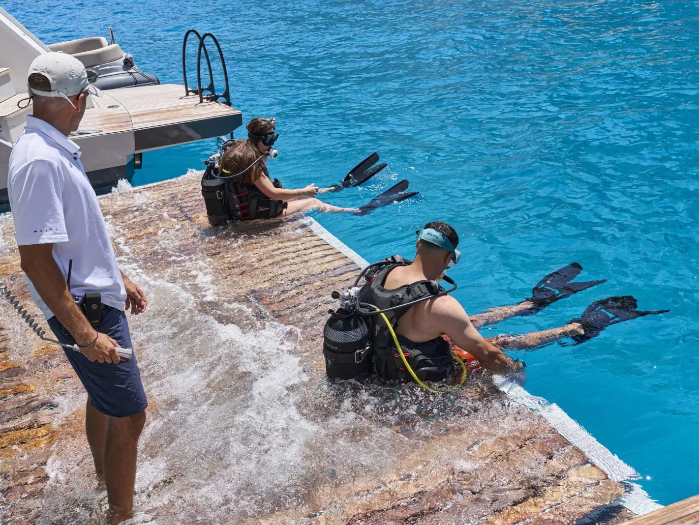 Thira 80 SOL MADININA – Scuba diving from the swim platform