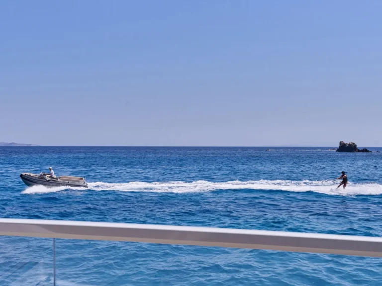 Thira 80 SOL MADININA – Water skiing