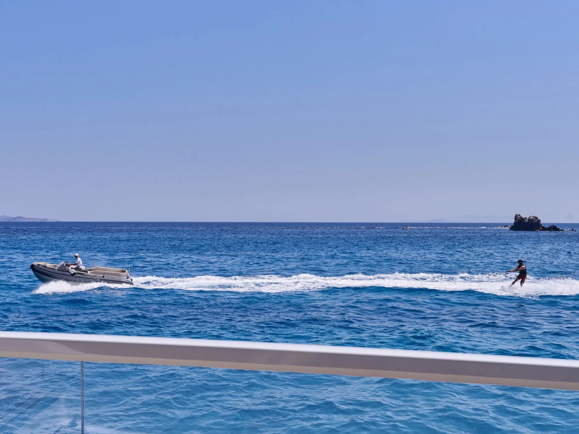 Thira 80 SOL MADININA – Water skiing
