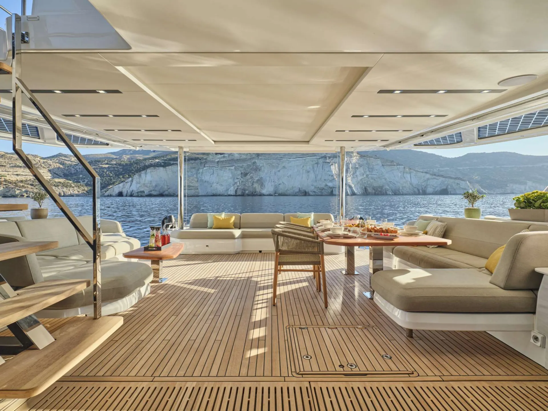 Thira 80 SOL MADININA – Aft deck