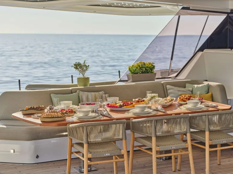 Thira 80 SOL MADININA – Aft deck dining