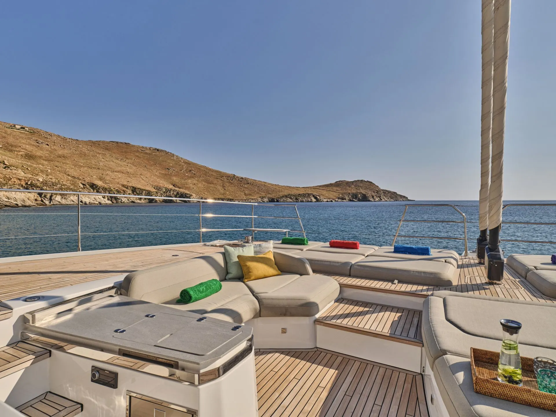Thira 80 SOL MADININA – Foredeck lounge