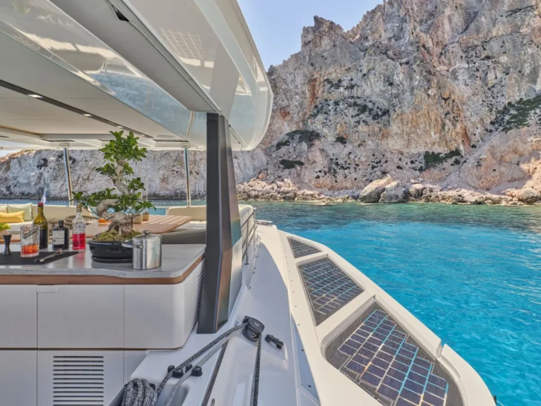 Thira 80 SOL MADININA – Side deck