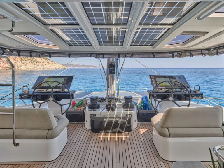 Thira 80 SOL MADININA – Flybridge seating