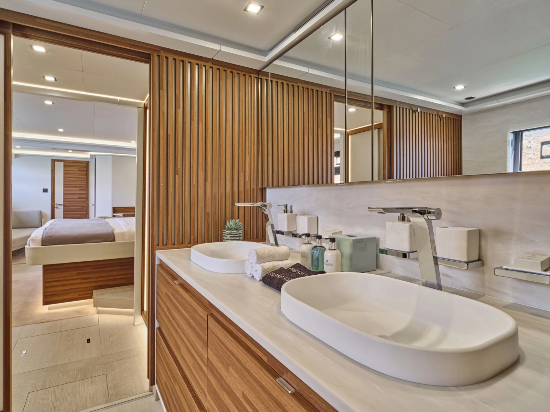 Thira 80 SOL MADININA – Owner’s bathroom