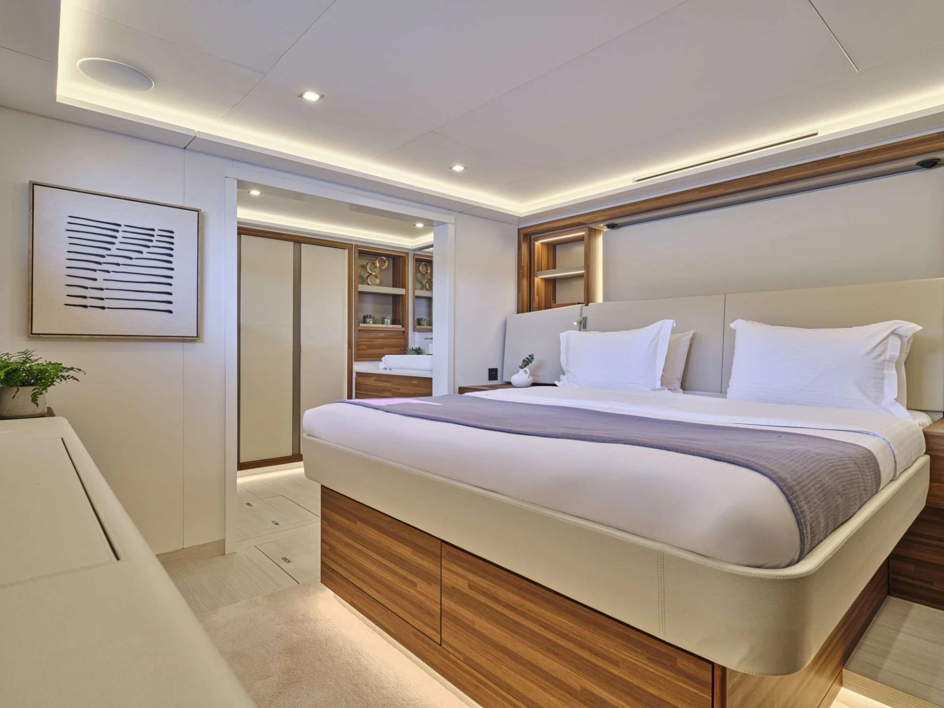Thira 80 SOL MADININA – Queen guest cabin