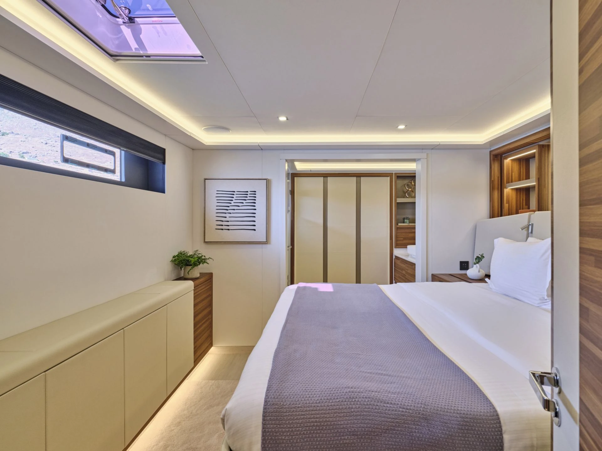 Thira 80 SOL MADININA – Queen cabin