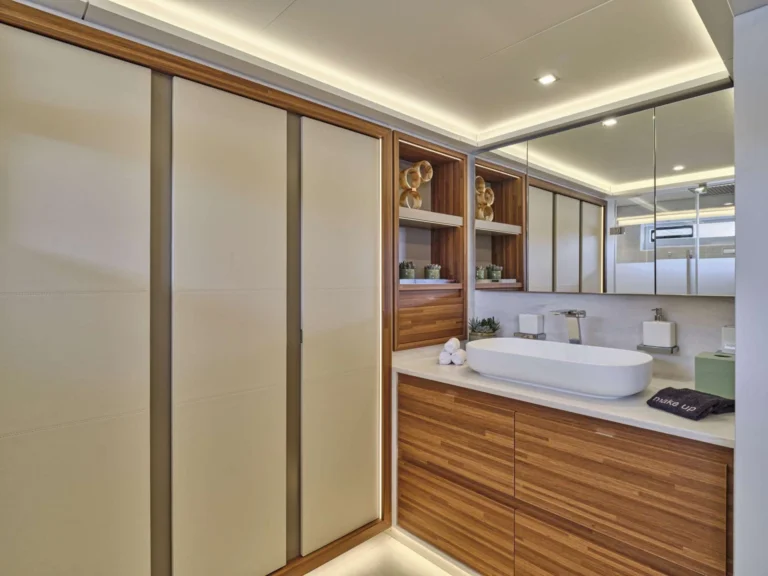 Thira 80 SOL MADININA – Cabin vanity