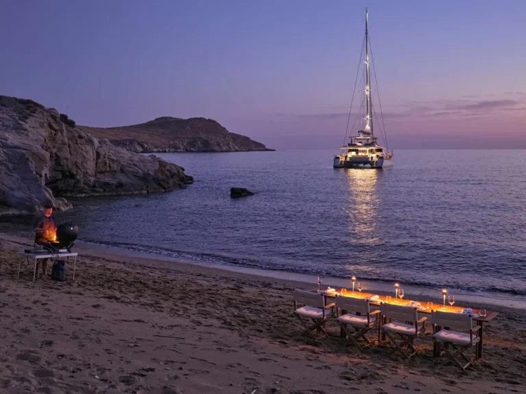Thira 80 SOL MADININA – Beach dinner at dusk
