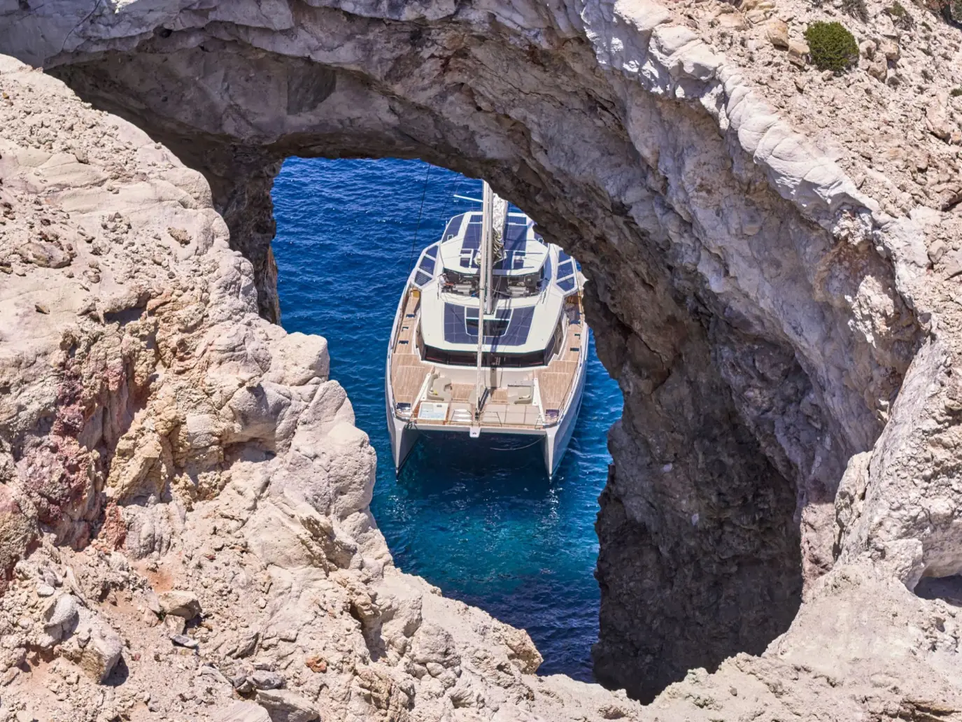 Thira 80 SOL MADININA – Through a sea arch