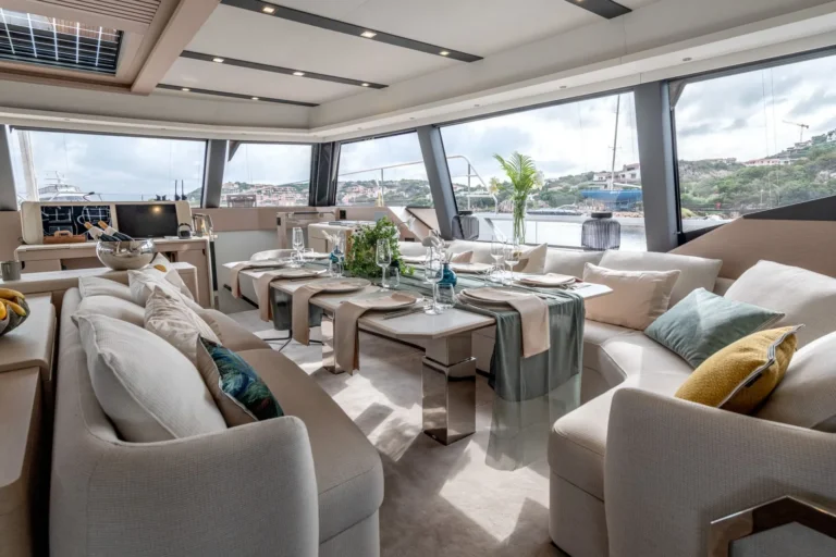 Thira 80 WINDKIND – saloon lounge