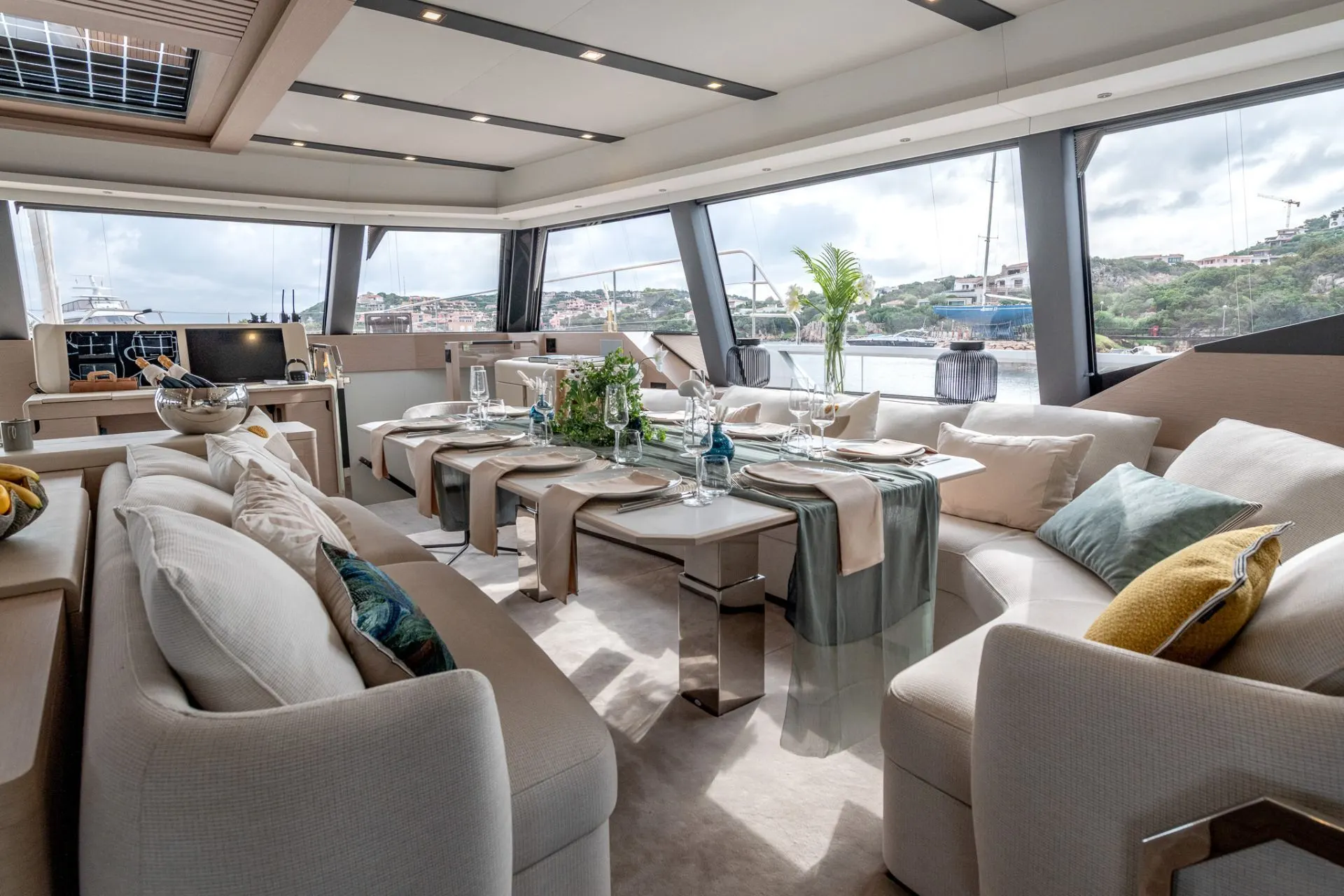 Thira 80 WINDKIND – saloon lounge