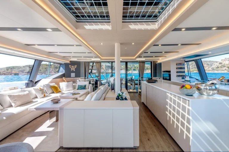 Thira 80 WINDKIND – saloon and galley